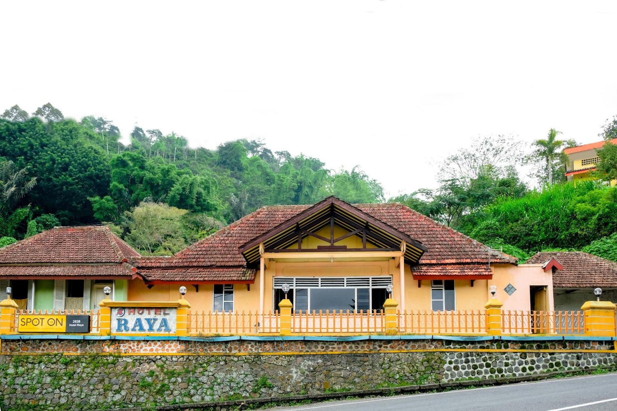 Oyo Life 2638 Hotel Raya Sarangan Extérieur photo