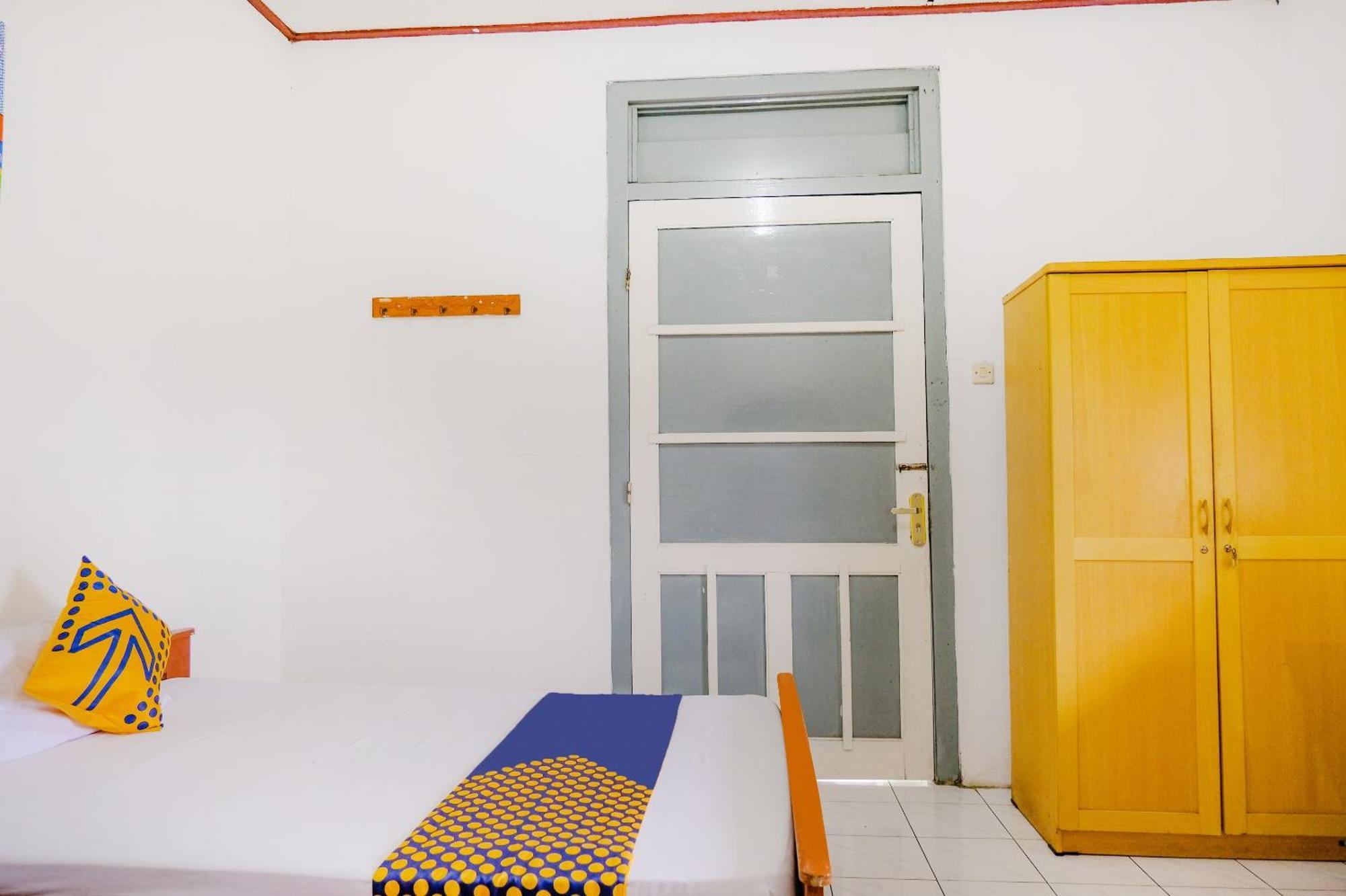 Oyo Life 2638 Hotel Raya Sarangan Extérieur photo