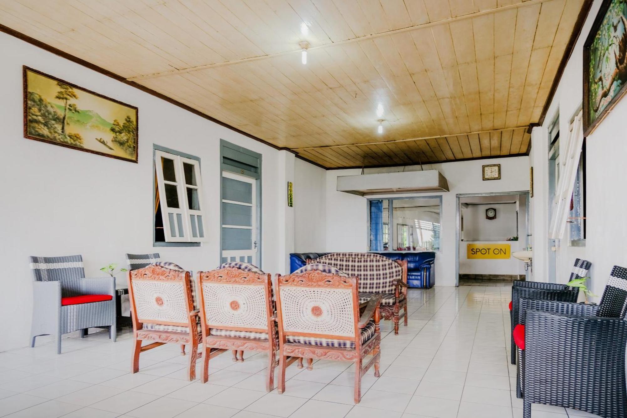 Oyo Life 2638 Hotel Raya Sarangan Extérieur photo